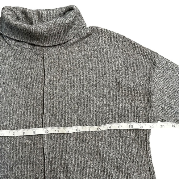 Vince Camuto Gray Ribbed Mock Neck Sweater Women’s Medium - Picture 4 of 5